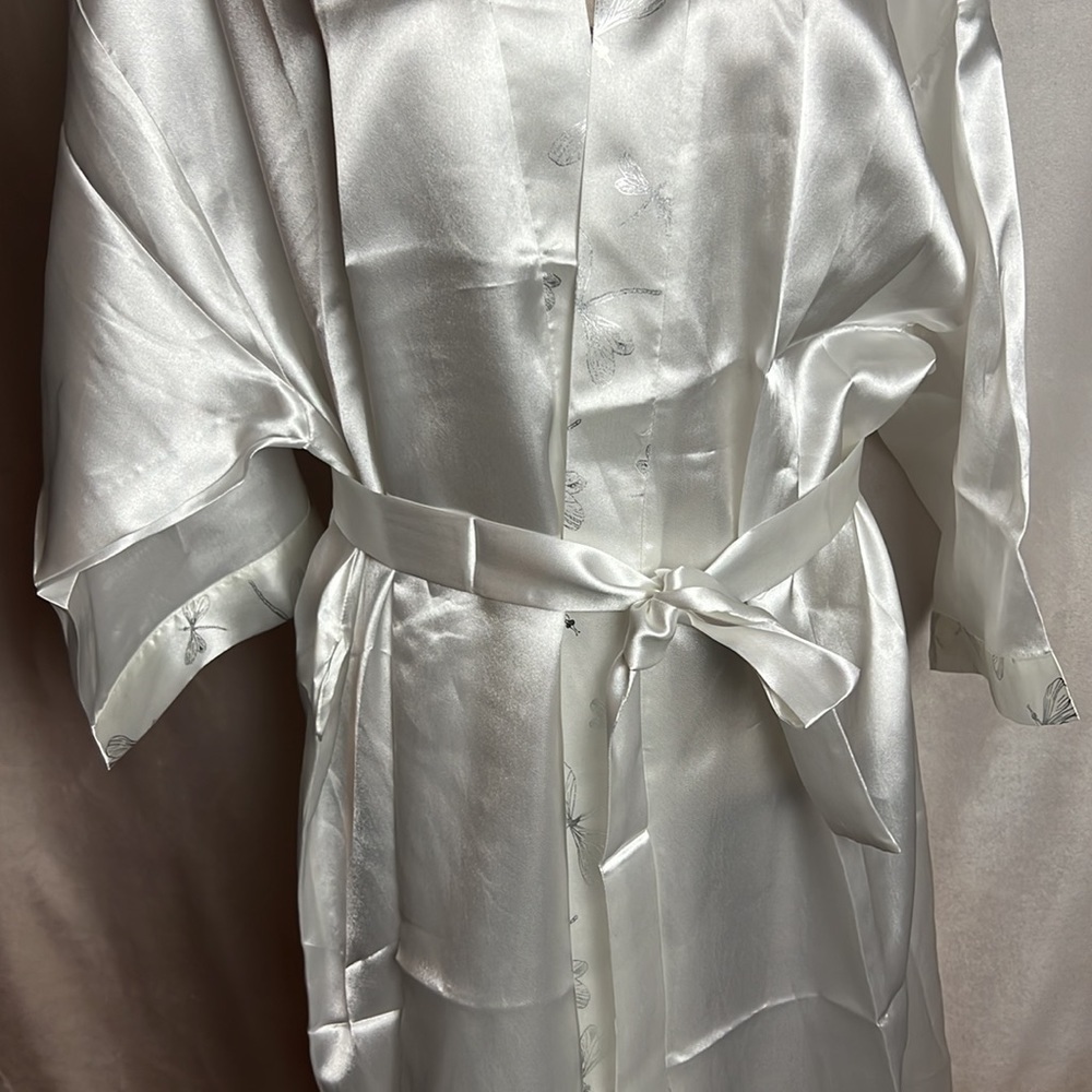 White Silky Kimono with Dragonfly designs brand new - Picture 3 of 4